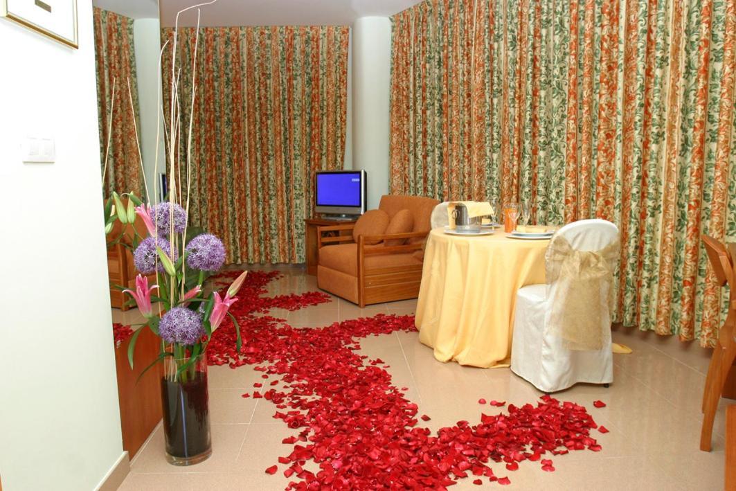 Hotel Fonda Neus Сан-Садурни-д'Анойя Экстерьер фото