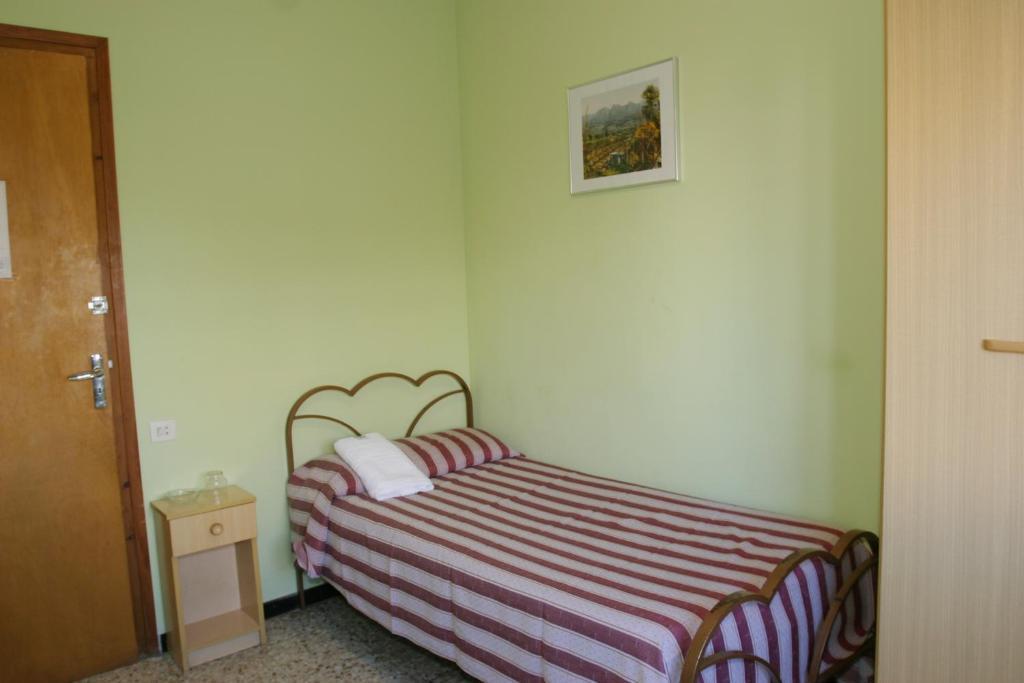 Hotel Fonda Neus Сан-Садурни-д'Анойя Экстерьер фото