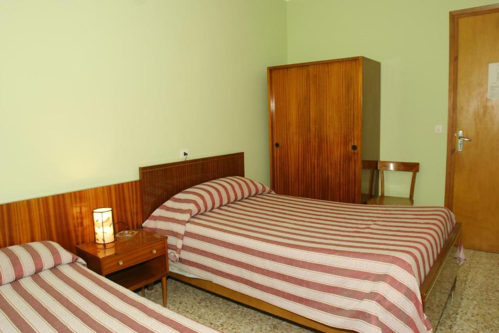 Hotel Fonda Neus Сан-Садурни-д'Анойя Экстерьер фото